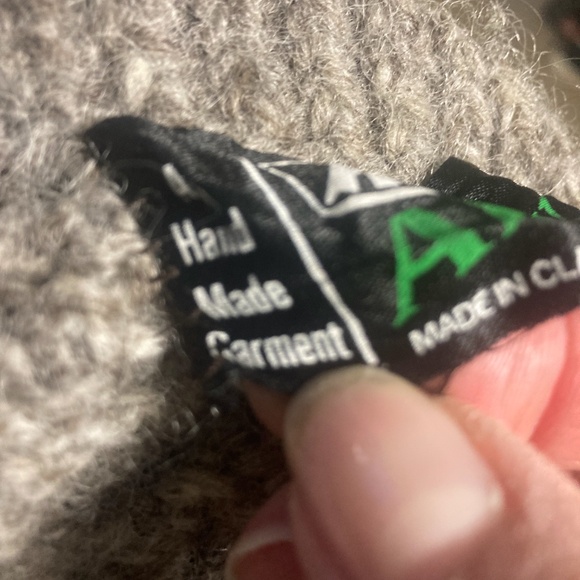 Abbey Knitwear Handmade Irish Wool Sweater Made in Clarenbridge Eire - Picture 5 of 6